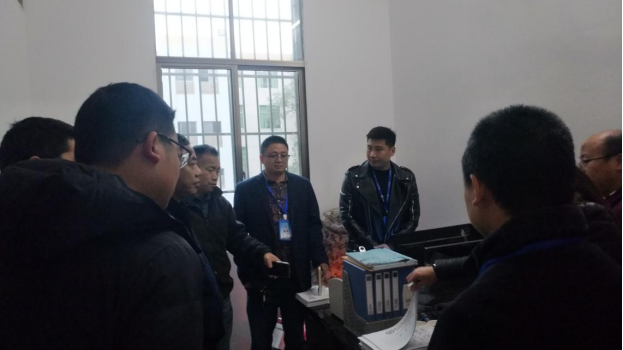 對(duì)照先進(jìn)找差距，學(xué)習(xí)樣板促提高