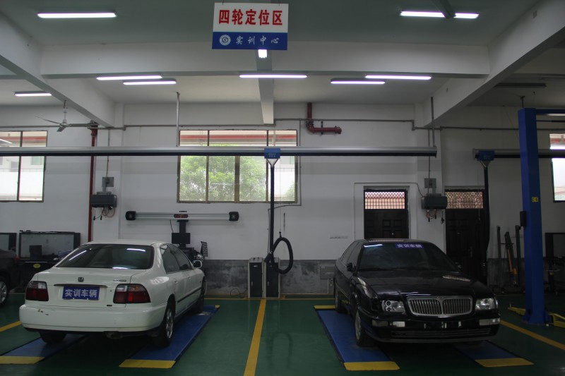 汽車四輪定位實訓區域
