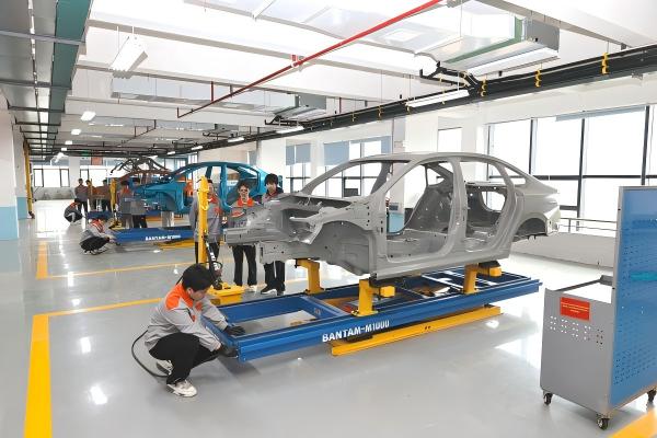 車身電子測(cè)量與校正實(shí)訓(xùn)室