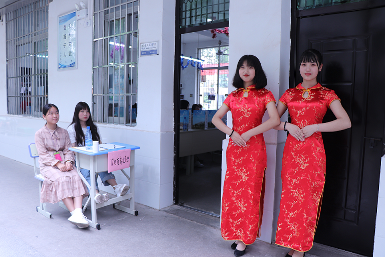 現(xiàn)代物流系“攜手并進(jìn)，共贏未來”主題家長會召開