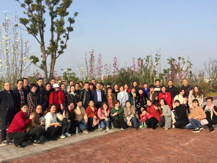 春風又綠蒸水岸  女神過節(jié)開生面(圖文)