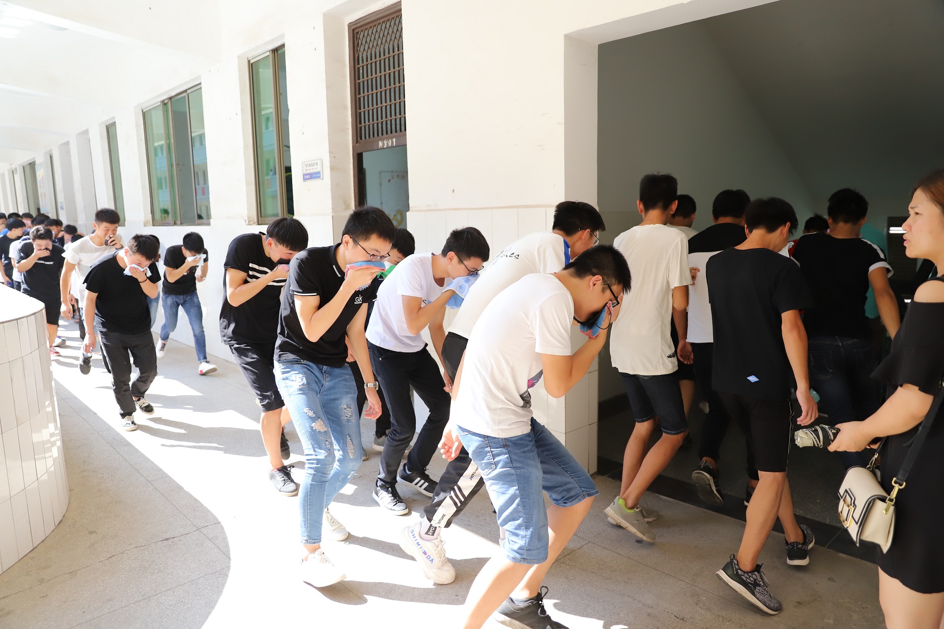 學院開展2018年消防安全應急演練