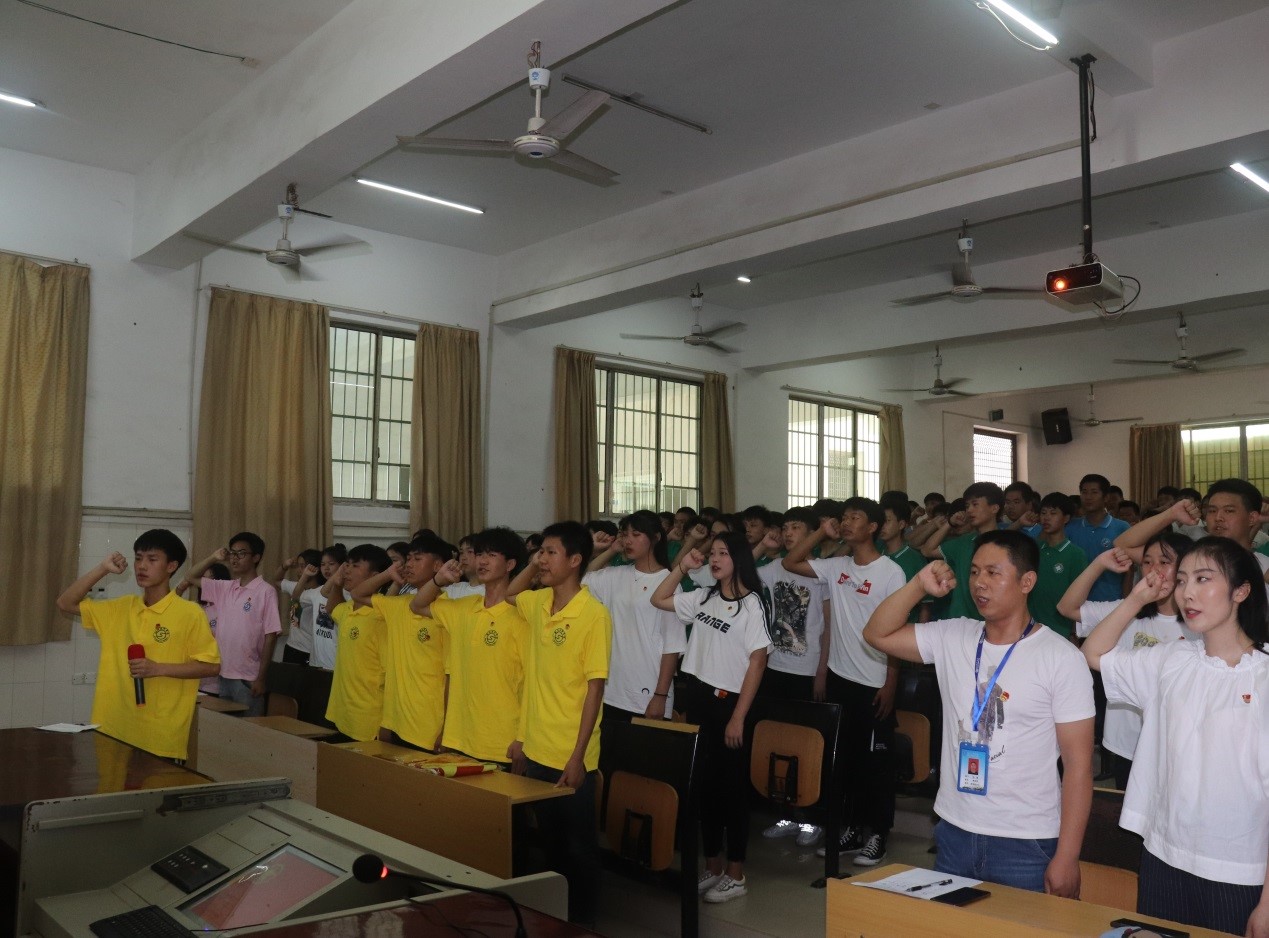 不忘初心跟黨走、青春建功新時代