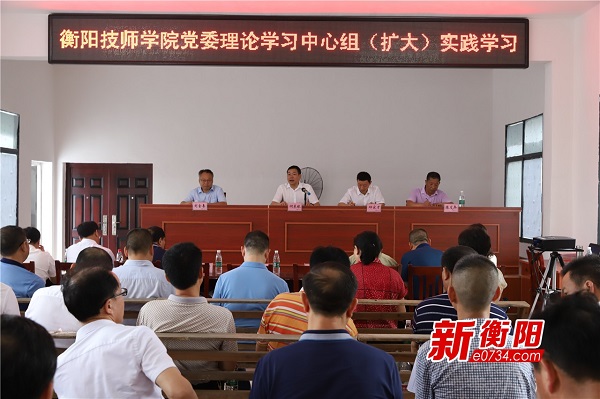 技能扶貧下鄉(xiāng)成“明星”  衡陽技師學(xué)院志愿者“忙不贏”