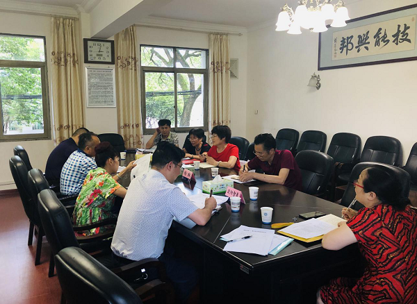 學院黨委調研離退休黨支部黨建工作