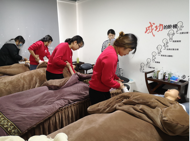 學院實訓中心赴企業開展教學實習技能抽考