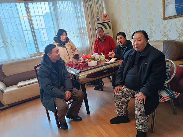 院領導走訪慰問離退休生活困難群眾、困難黨員、老黨員、老干部