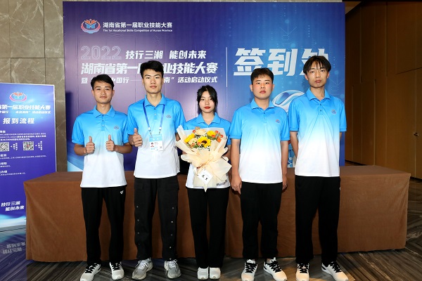 【冠軍風(fēng)采】海報丨衡陽技師學(xué)院：今夏好“豐景”，金牌鑄輝煌