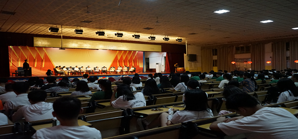 衡陽技師學院開展“月滿慶雙節，雅歌頌此時”主題團日活動