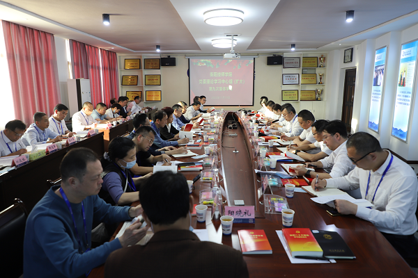 衡陽(yáng)技師學(xué)院黨委理論學(xué)習(xí)中心組(擴(kuò)大)深入學(xué)習(xí)貫徹黨的二十大精神