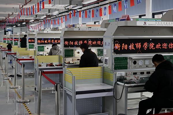 第47屆世界技能大賽光電技術項目國家集訓隊在我院集訓