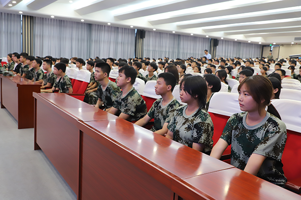 衡陽(yáng)技師學(xué)院開展“全民國(guó)防教育月”國(guó)防教育講座