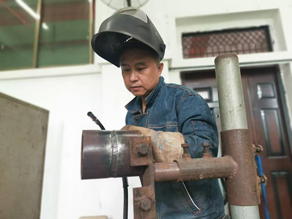 大力弘揚教育家精神（一）丨優秀鉚焊專業教師  姜峰