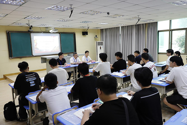 學院2025年發展對象培訓班開班 黨委書記肖春林講授專題黨課