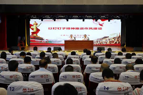 學院黨委書記肖春林講授深入貫徹中央八項規定精神學習教育專題黨課