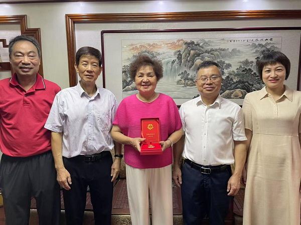 學院開展“七一”走訪慰問活動