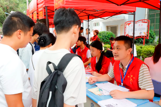 迎新季 | 點亮匠心，助力夢想！2025級班主任已就位！