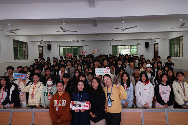 學院舉辦“民族團結(jié)一家親”示范性宣講活動