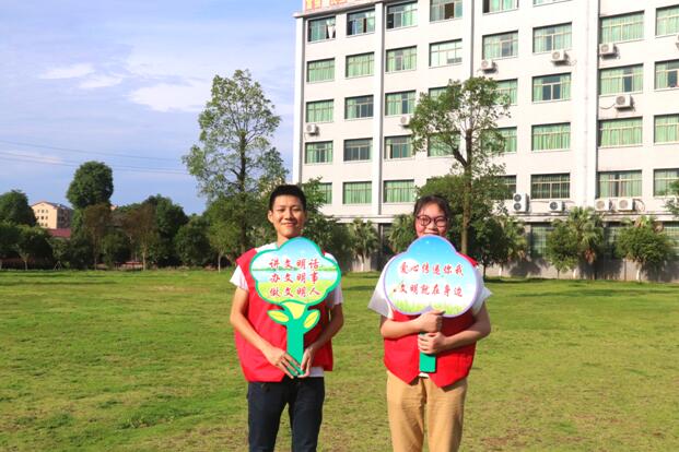 創(chuàng)衛(wèi)進行時:校園“小衛(wèi)士”積極助力創(chuàng)衛(wèi)